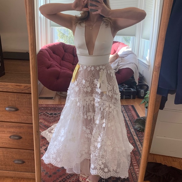 NWT FIONA BRIDAL GOWN IN WHITE - Picture 13 of 16